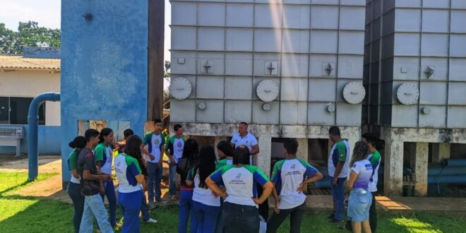 Saneacre promove palestras e visitas guiadas para conscientizar população sobre uso racional da água e saneamento básico