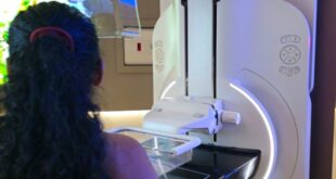 Detentas fazem exame de mamografia em ação de saúde do Outubro Rosa