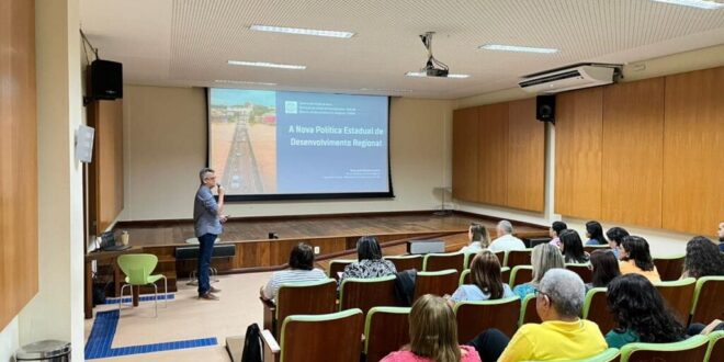 Governo do Acre promove palestra para servidores sobre desenvolvimento regional e cultura de planejamento