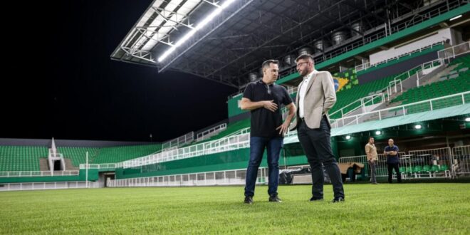Mais de 10 mil pessoas são esperadas para amistoso, que marca reabertura do Arena da Floresta