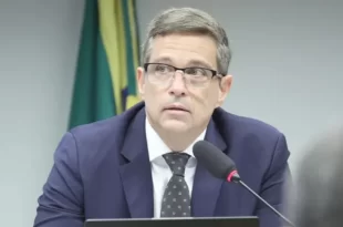 Em ação popular, Boulos pede à Justiça suspensão de poderes de Campos Neto no BC