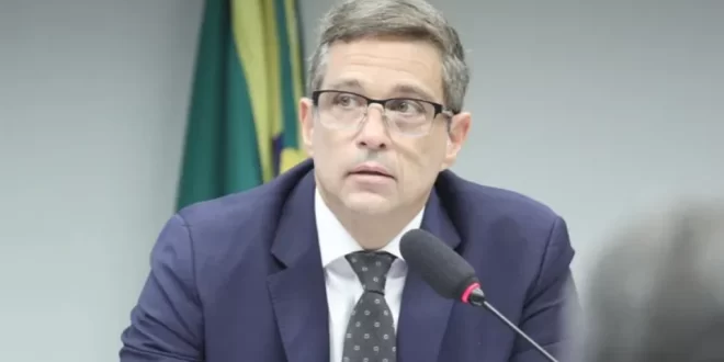 Em ação popular, Boulos pede à Justiça suspensão de poderes de Campos Neto no BC