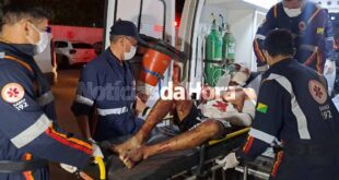 Jovem é brutalmente espancado com golpes de terçado