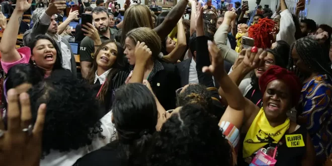 Para tirar o foco de Bolsonaro: CCJ da Câmara aprova PEC que proíbe aborto legal