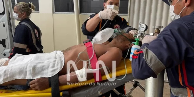 Monitorado por tornozeleira chega atirando em distribuidora e quase é morto a tiros