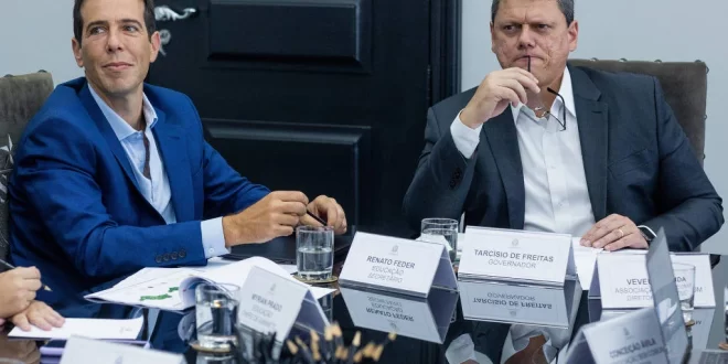Ataque aos pobres: Governo Tarcísio planeja fechar turmas no ensino noturno das escolas de SP
