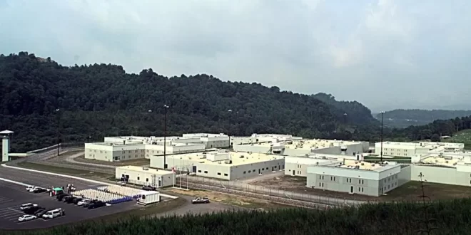 Prisioneiros se queimam para escapar das condições intoleráveis da prisão estadual