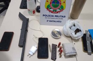Operação em casa de adolescente que denunciou agressão familiar, encontra armas, drogas e resistência à prisão