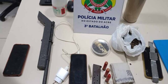 Operação em casa de adolescente que denunciou agressão familiar, encontra armas, drogas e resistência à prisão