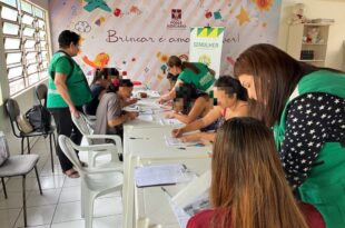 Semulher realiza aula inaugural de curso de customização de guardanapos para mulheres vítimas de violência