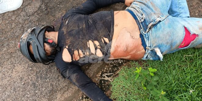 Tenta executar motorista em frente a delegacia e acaba atropelado
