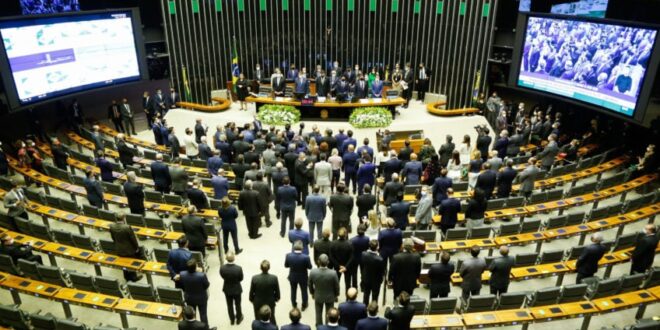 Onze deputados do PL votam a favor do ajuste fiscal de Lula