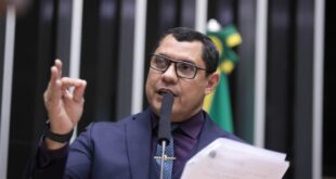 Coronel Ulysses está na lista dos deputados que pretendem ir a posse de Trump mesmo sem convite