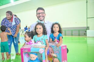 Governador participa da entrega de brinquedos durante projeto do Sistema S