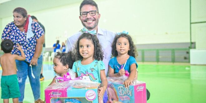 Governador participa da entrega de brinquedos durante projeto do Sistema S