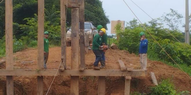 Construção de ponte sobre o Igarapé Miterrari melhora acesso e escoamento no Ramal do Mucura