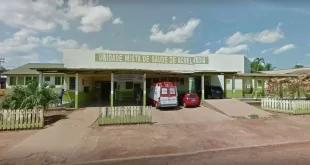 Idosa morre e jovem fica gravemente ferido em acidente envolvendo moto e ônibus escolar