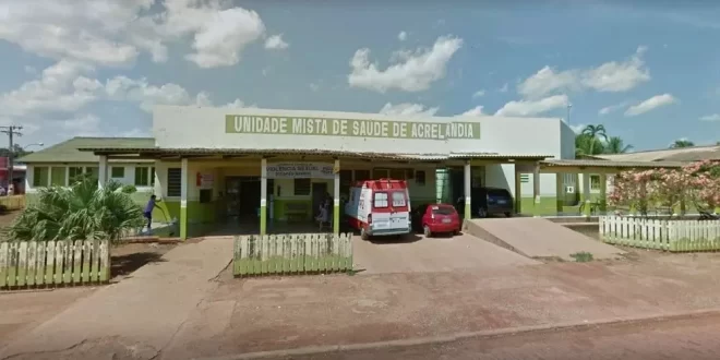 Idosa morre e jovem fica gravemente ferido em acidente envolvendo moto e ônibus escolar