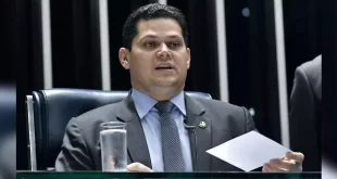Alcolumbre é investigado por uso de jatinho de empresa beneficiada por emendas