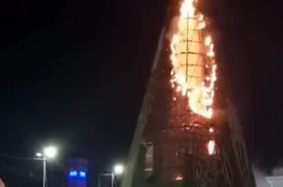 Árvore de Natal que compõe a decoração em frente ao Palácio Rio Branco pega fogo. Governo explica