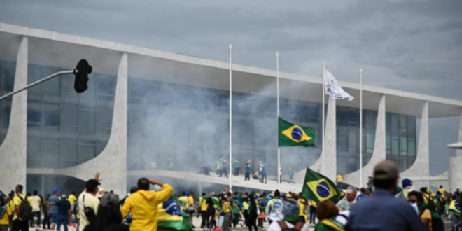 71 acusados por atos golpistas aceitam acordos e fazem cursos sobre democracia