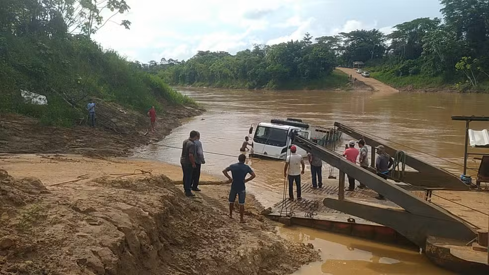 Deracre se pronuncia sobre acidente na balsa de Xapuri
