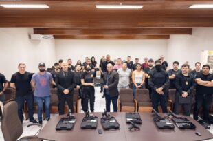 Polícia Civil do Acre entrega pistolas a agentes e escrivães como parte da modernização do armamento