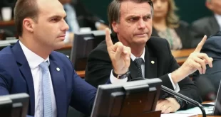 Eduardo Bolsonaro diz ser “plano B” para 2026 e leva bronca do pai