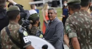 Prisão de Braga Netto diferencia golpistas e legalistas, avalia cúpula das Forças Armadas
