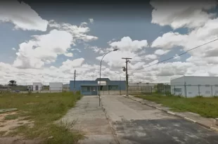 Homens armados invadem cadeia na Bahia e libertam 16 presos