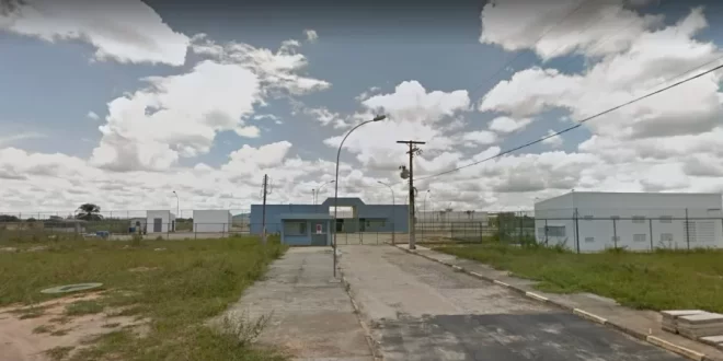 Homens armados invadem cadeia na Bahia e libertam 16 presos