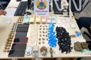 Polícia fecha “boca de fumo”, prende traficantes e apreende dinheiro e drogas