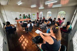 Secretaria da Mulher dá início a cursos livres de customização de sandálias e camisetas