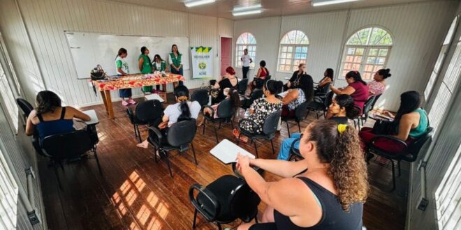 Secretaria da Mulher dá início a cursos livres de customização de sandálias e camisetas
