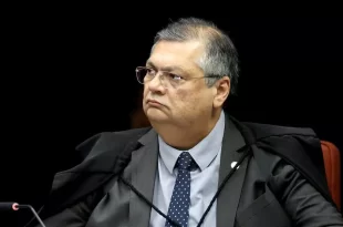 Dino suspende pagamento de R$ 4,2 bi em emendas parlamentares e determina investigação pela PF