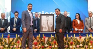 Inédito: Nicolau faz homenagem surpresa a Luiz Gonzaga no encerramento do ano legislativo