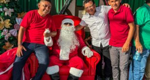Luiz Gonzaga participa de entrega de presentes de Natal em Porto Walter