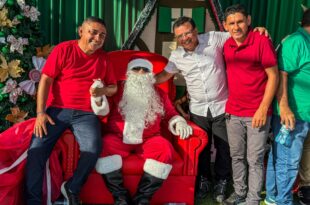 Luiz Gonzaga participa de entrega de presentes de Natal em Porto Walter