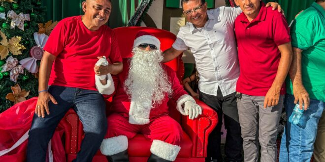 Luiz Gonzaga participa de entrega de presentes de Natal em Porto Walter