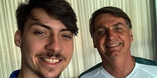Jair Renan se batiza em igreja envolvida em casos de racismo e violência