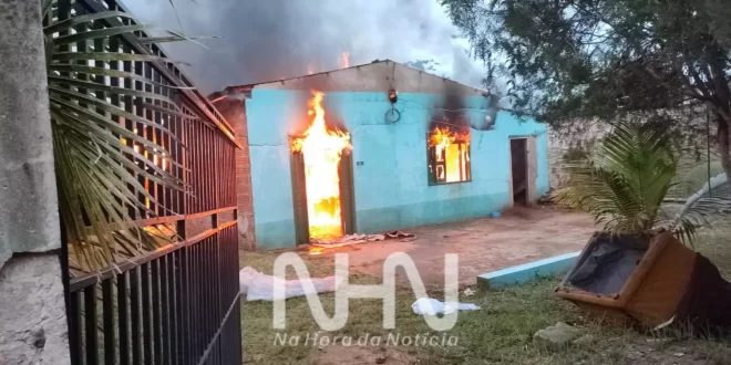 Mesmo com medida protetiva, homem incendeia casa da ex-esposa