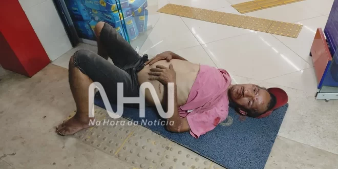 Monitorado entra em ônibus pedindo carona, ameaça motorista e acaba agredido por passageiros
