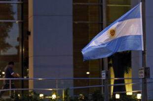 Argentina anuncia reforma migratória que pode afetar brasileiros no país