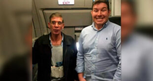 Bizarro: homem pede 'selfie' com sequestrador de seu voo