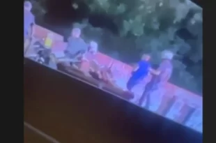 Policiais são flagrados jogando homem de ponte em São Paulo