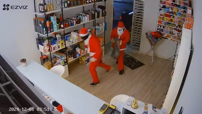 Então é Natal? “Papais Noéis” arrombam e furtam loja