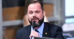 Senador que defendeu policial que atirou homem de ponte é denunciado na PGR