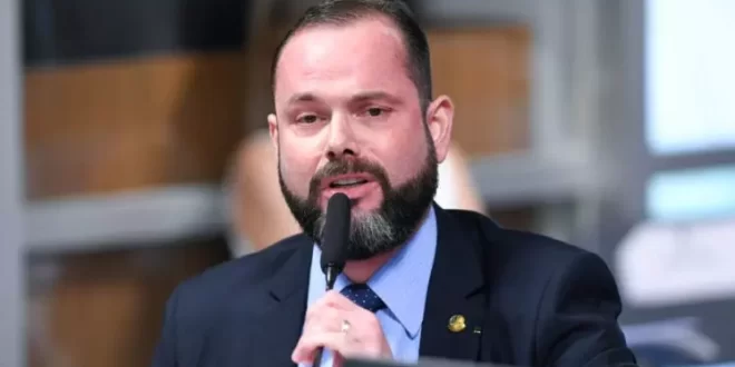 Senador que defendeu policial que atirou homem de ponte é denunciado na PGR