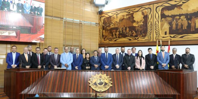 Em nova eleição para a Mesa Diretora da Aleac deputados mantém por unanimidade a composição anterior