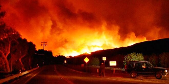 Novo incêndio atinge LA e Trump ameaça reter ajuda à Califórnia